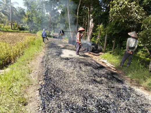 Pengaspalan Kades Sudarmi